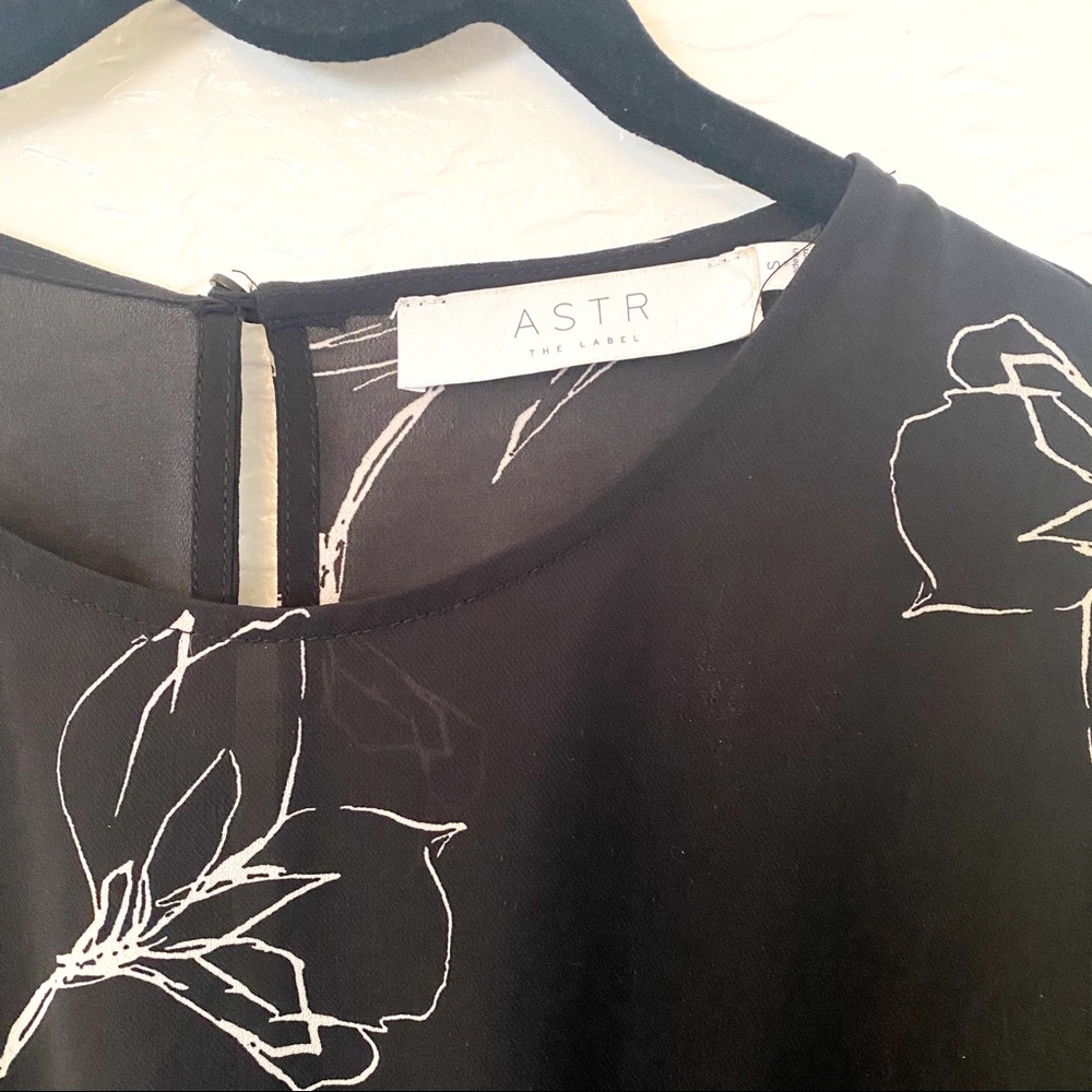 ASTR BLACK FLORAL WRAP MINI DRESS S - Picture 5 of 5